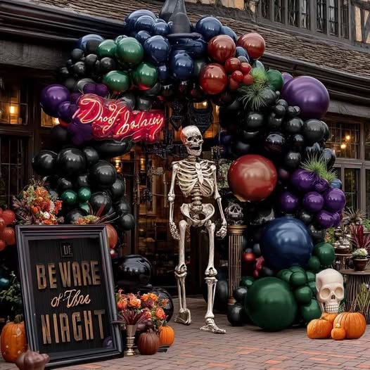 This Halloween Balloon Arch drops 50%off