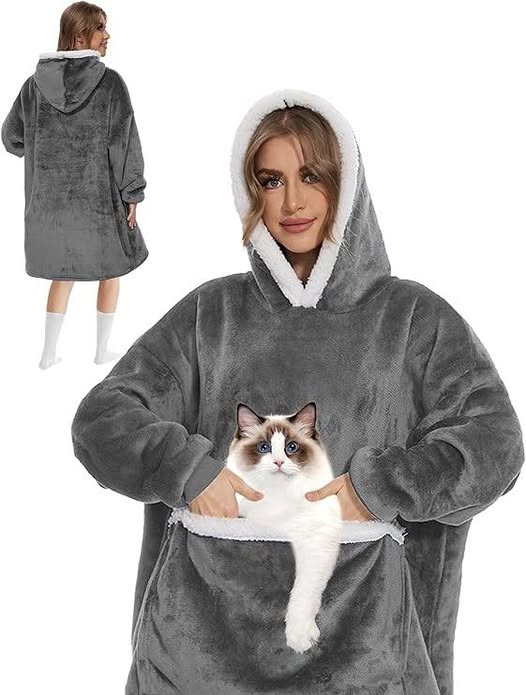 This wearable blanket hoodie…ummm a pocket for my cat!!!!