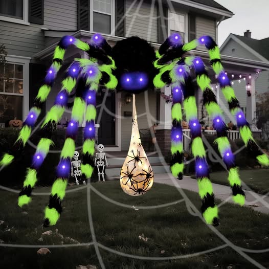 This spider decoration set is so fun for Halloween