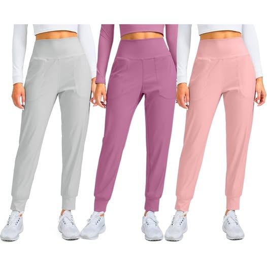 These women’s joggers are high-waisted with pockets