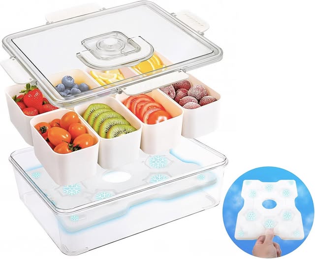 This snackle box has a reusable ice pack in the bottom!
