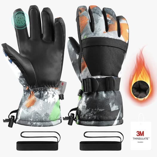 These ski gloves warm and waterproof for winter.