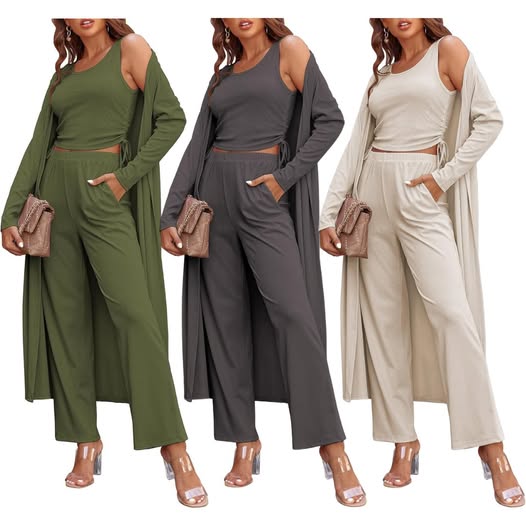 This 3 piece knit lounge set comes with the robe!!!