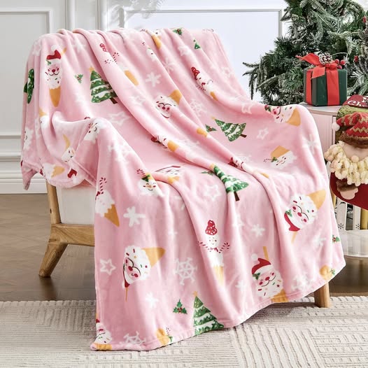 This Soft Cozy Christmas Blanket is only $16.99 for early Black Friday!!!
