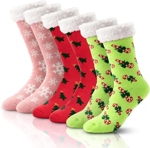These FUZZY Christmas Slippers drop 40%off